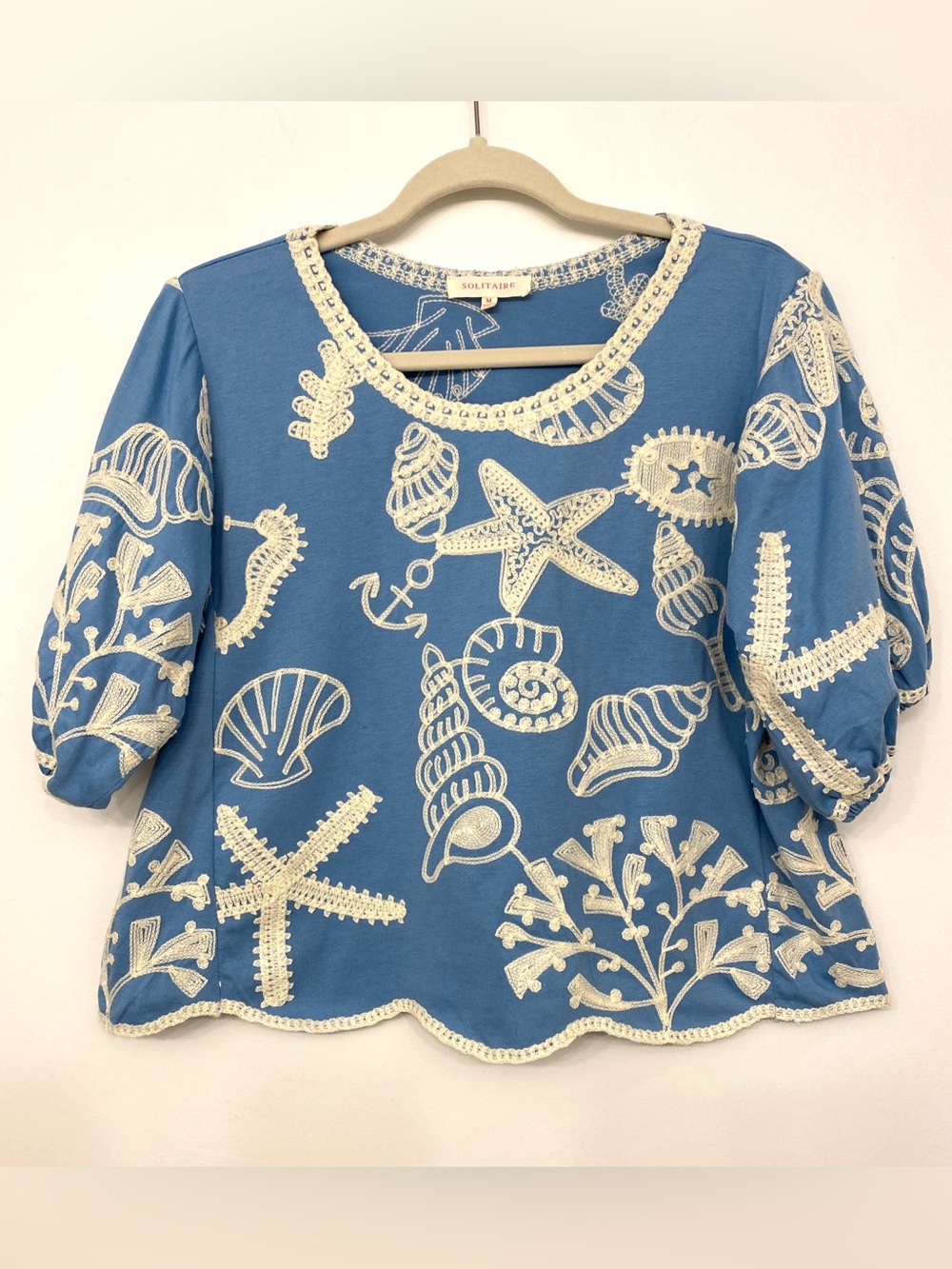 Solitaire Seashell Starfish Embroidered Puff Sleeve Coastal Blouse Blue Cream M
